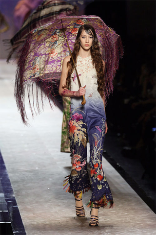 Illustration for article titled Fashion Show